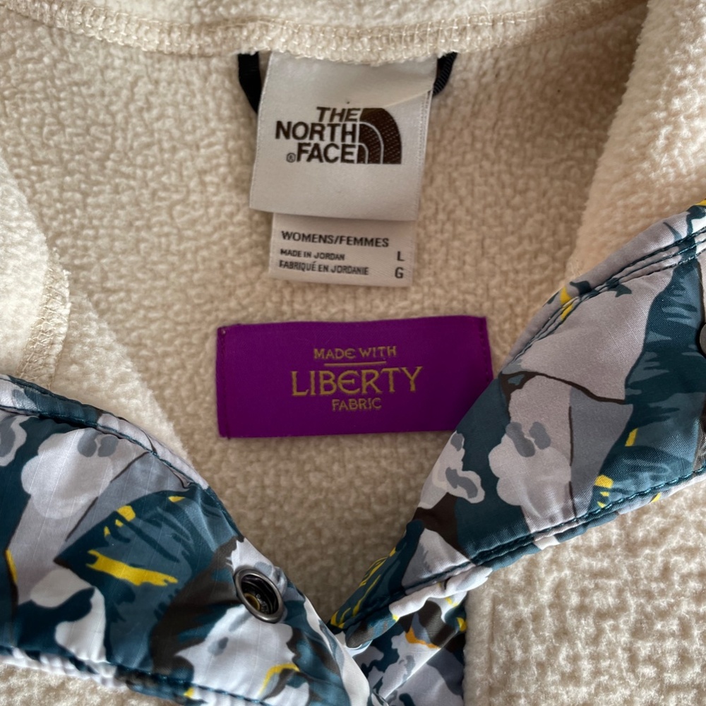 The North Face Women's Liberty Cragmont Fleece 1/4 Zip Top is a fleece pullover - Picture 3 of 3